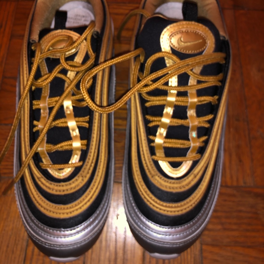 Women's AIR MAX 97 SE GOLD AND SILVER